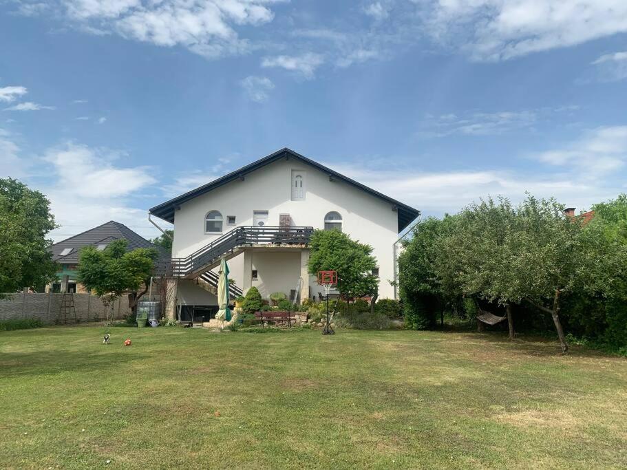 Appartement Érd - Csendes, kényelmes családi ház Extérieur photo