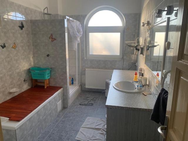 Appartement Érd - Csendes, kényelmes családi ház Extérieur photo